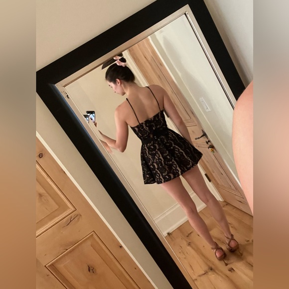 Romantic Lace Dress - Picture 6 of 9